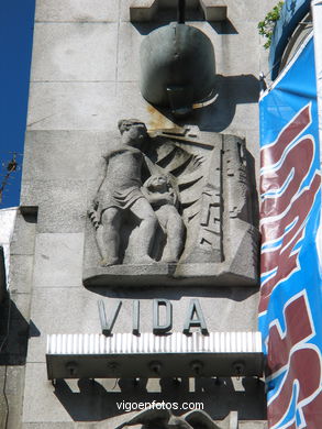 Esculturas en Edificio Aurora Polar  - Camilo Nogueira Mart�nez
-  (Map location). 