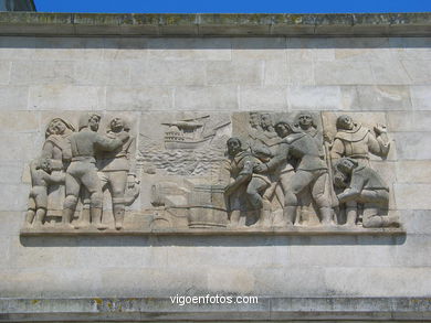Escultura Estación Marítima - Camilo Nogueira Martínez
- (Ver mapa).