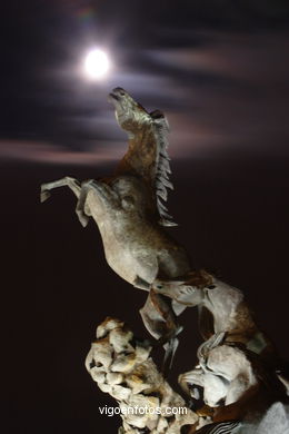 Monument to the Caballos. Juan José Oliveira Viéitez. (1991). Plaza of España.
- (Map location).
