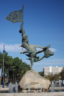 Monument to Europa. Juan José Oliveira Viéitez. (1989). Avenida of Samil.
- (Map location).