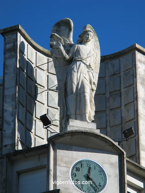 Angel en edificio Sede de Caixanova  - Jos� Planes. (1950)
-  (Map location). 