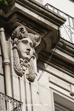 Esculturas en edificio Casa para Domingo Est�vez de Jenaro de la Fuente . (1914)
-  (Map location). 