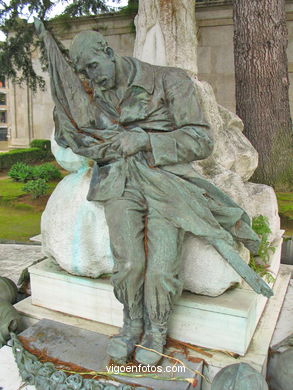 Monument of the Cruz Roja to the Repatriated soldiers of Cuba and the Philippines died in Vigo- Francisco Asorey Gonz�lez. (1907). Cementery of Pereir�.
-  (Map location). 