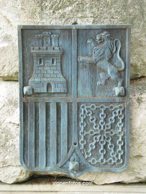 Monument of the Cruz Roja to the Repatriated soldiers of Cuba and the Philippines died in Vigo- Francisco Asorey Gonz�lez. (1907). Cementery of Pereir�.
-  (Map location). 