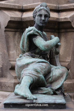 Monumento a José de Elduayen - Agustín Querol y Subirats. (1896). Jardines de Elduayen o Montero Ríos. Vigo
- (Ver mapa).