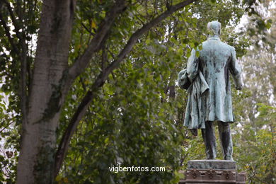 Monumento a José de Elduayen - Agustín Querol y Subirats. (1896). Jardines de Elduayen o Montero Ríos. Vigo
- (Ver mapa).