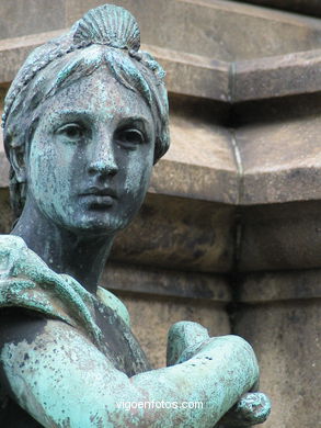 Monumento a José de Elduayen - Agustín Querol y Subirats. (1896). Jardines de Elduayen o Montero Ríos. Vigo
- (Ver mapa).