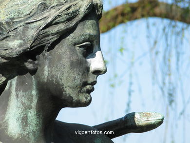Monumento a Jos� de Elduayen - Agust�n Querol y Subirats. (1896). Jardines de Elduayen o Montero R�os. Vigo
-  (Ver mapa). 
