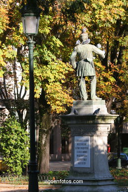 Monumento a M�ndez N��ez- Agust�n Querol y Subirats. (1890). Jardines de la Alameda. Vigo.
-  (Ver mapa). 