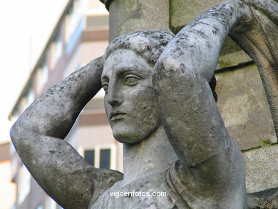 Monumento a la reconquista
(Julio Gonz�lez Pola (1900-40))

-  Mapa. 