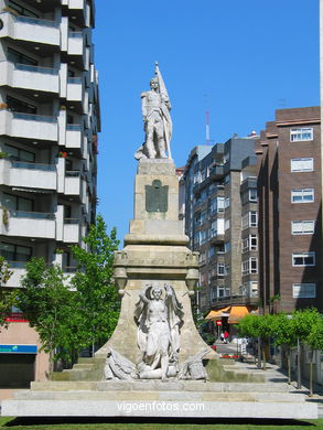 Monumento a los héroes de la reconquista - Julio González Pola. (1947). Plaza de la Independencia. Vigo.
- (Ver mapa).