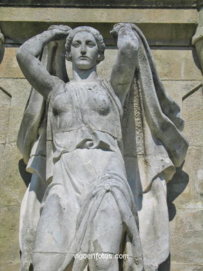 Monumento a los héroes de la reconquista - Julio González Pola. (1947). Plaza de la Independencia. Vigo.
- (Ver mapa).
