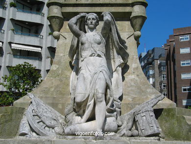 Monument to the Heros of the reconquist - Julio González Pola. (1947). Plaza of the Independencia. Vigo.
- (Map location).