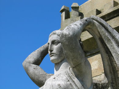Monument to the Heros of the reconquist - Julio González Pola. (1947). Plaza of the Independencia. Vigo.
- (Map location).