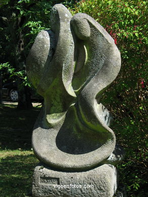 Escultura Conservatorio de m�sica  - Silvino Silva
-  (Map location). 