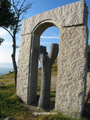 Puerta Org�nica  - Joao Antero. (1999)
-  (Map location). 
