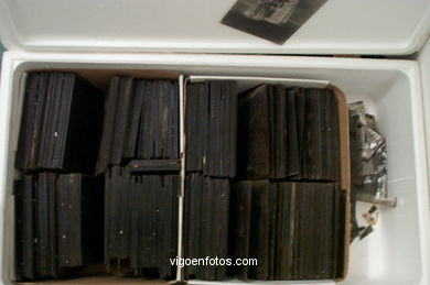 Caja con placas de negativos. 