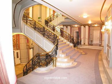 Escalera hacia Anfiteatro.