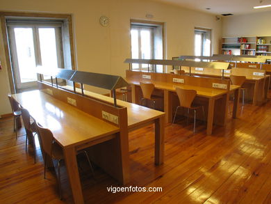 Biblioteca de la Casa galega da cultura. 