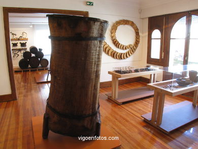 MUSEUM LISTE - CARVED IN WOOD