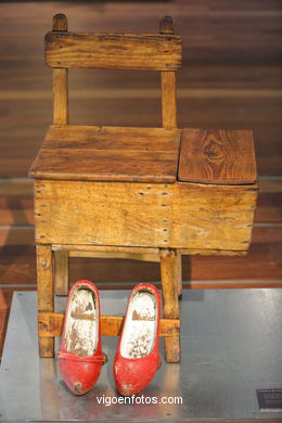 Extraction, preserving and marketing 
(Museum of the sea of Galicia)
. 
