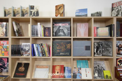 Tienda-librer�a del Museo Marco . 