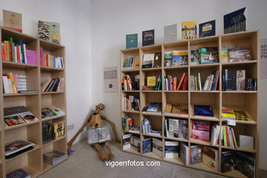 Tienda-librer�a del Museo Marco . 