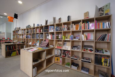Tienda-librer�a del Museo Marco . 