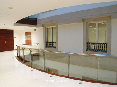 Interiores del edificio Centro Social Caixanova.