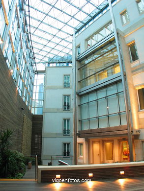 Interiores del edificio Centro Social Caixanova.