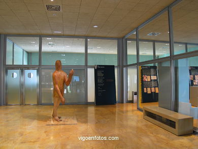 Verbum - Cesar Portela (2003) - Vigo
- (Ver mapa).