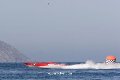 Carrera en la Playa de Samil
(Powerboat P1 Vigo)
.