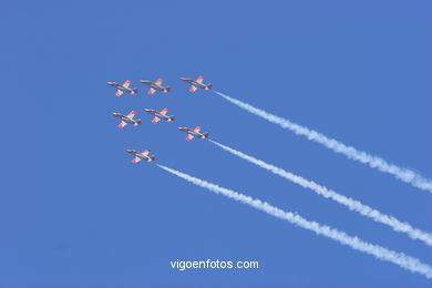Patrulla �guila. Exhibici�n a�rea de Vigo en la Playa de Samil. Agosto de 2006. 