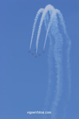 Patrulla �guila. Exhibici�n a�rea de Vigo en la Playa de Samil. Agosto de 2006. 