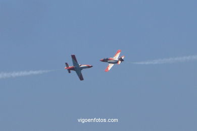 Patrulla Águila. Exhibición aérea de Vigo en la Playa de Samil. Agosto de 2006.