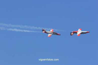 Patrulla �guila. Exhibici�n a�rea de Vigo en la Playa de Samil. Agosto de 2006. 