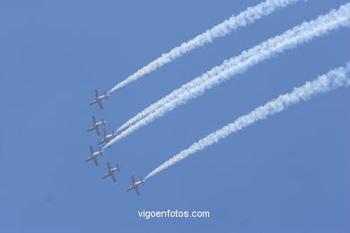 Patrulla Águila. Exhibición aérea de Vigo en la Playa de Samil. Agosto de 2006.