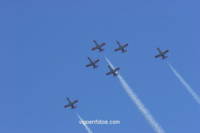 Patrulla Águila. Exhibición aérea de Vigo en la Playa de Samil. Agosto de 2006.
