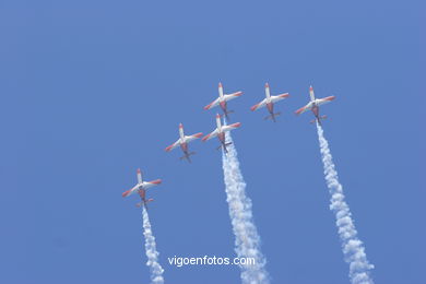 Patrulla Águila. Exhibición aérea de Vigo en la Playa de Samil. Agosto de 2006.