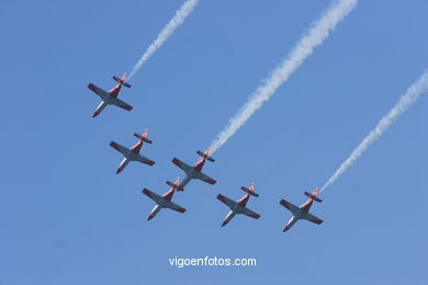 Patrulla Águila. Exhibición aérea de Vigo en la Playa de Samil. Agosto de 2006.