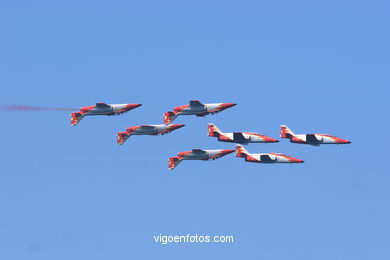 Patrulla Águila. Exhibición aérea de Vigo en la Playa de Samil. Agosto de 2006.