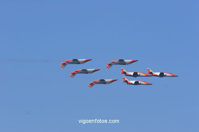 Patrulla �guila. Exhibici�n a�rea de Vigo en la Playa de Samil. Agosto de 2006. 