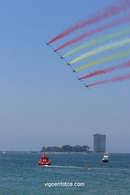 Patrulla Águila. Exhibición aérea de Vigo en la Playa de Samil. Agosto de 2006.