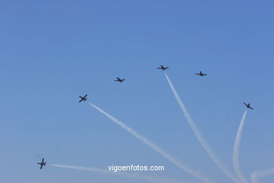 Patrulla Águila. Exhibición aérea de Vigo en la Playa de Samil. Agosto de 2006.