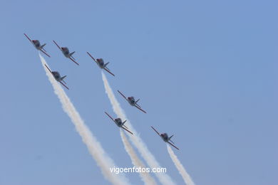 Patrulla Águila. Exhibición aérea de Vigo en la Playa de Samil. Agosto de 2006.