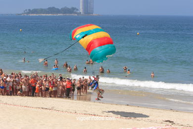 Parachutist Alas team. Airshow 2006. Vigo (Spain).