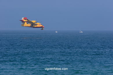 Canadiar apagafuegos. Exhibición aérea de Vigo en la Playa de Samil. Agosto de 2006.