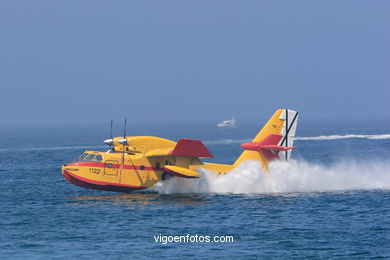 Canadiar apagafuegos. Exhibición aérea de Vigo en la Playa de Samil. Agosto de 2006.