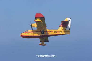 Canadiar apagafuegos. Exhibición aérea de Vigo en la Playa de Samil. Agosto de 2006.