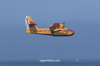 Canadiar apagafuegos. Exhibición aérea de Vigo en la Playa de Samil. Agosto de 2006.
